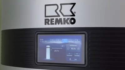 Remko Warmwasser-Wärmepumpe mit Touchscreen-Display zur Regelung der Wassertemperatur