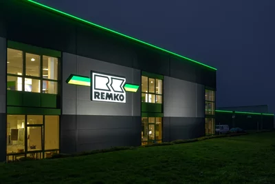 REMKO Kundenzentrum bei Nacht